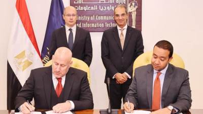 وزير الاتصالات يشهد توقيع مذكرة تفاهم بين المصرية للاتصالات ومجموعة 4iG