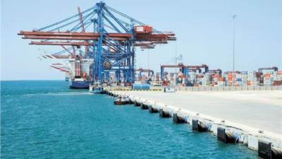 أستاذ استثمار: اتفاقية مصر و"ميرسك" العالمية بداية لمشروعات قوية فى القناة