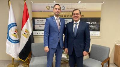 جلسة مباحثات لوزير البترول مع وزير الطاقة والتعدين بكندا