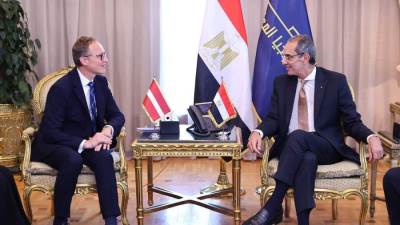 وزير الاتصالات يبحث مع سفير جمهورية لاتفيا بالقاهرة التعاون المشترك