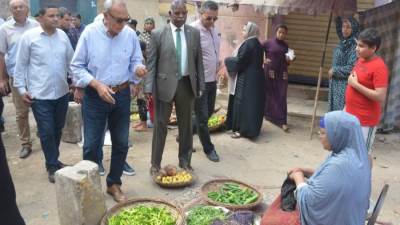 محافظ القليوبية يقود حملة بالسلاسل الغذائية وأسواق الخضار ببنها لمتابعة توافر السلع