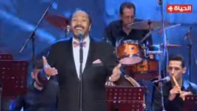 على الحجار يقدم ميدلى أغانى النصر فى حفل "50 سنة عبور"