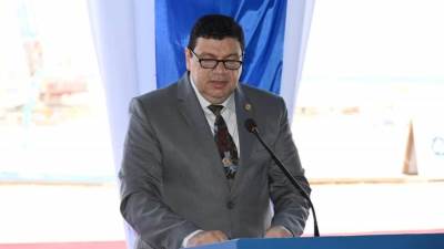 الوكيل يعطى إشارة بدء تركيب مصيدة قلب المفاعل بالوحدة النووية الأولي بمحطة الضبعة