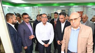 مدبولى يشهد تشغيل المركز النموذجي لخدمات قطاع الأحوال المدنية ومكتب البريـد