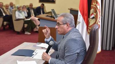 وزير العمل: التواجد والتواصل مع مواقع الإنتاج لتعزيز علاقات العمل بين "طرفي الإنتاج"