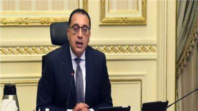 رئيس الوزراء يتابع موقف توافر السلع الأساسية ومستلزمات الإنتاج