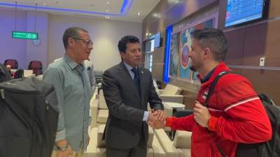 وزير الرياضة يستقبل بعثة المنتخب المصري للطائرة بعد تأهله لأوليمبياد باريس
