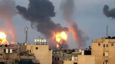 ولي العهد يتلقى اتصالاً هاتفياً من الرئيس الفلسطيني لبحث التصعيد العسكري بغزة