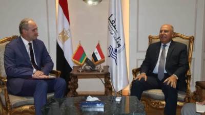 وزير النقل يبحث مع سفير بيلاروسيا انشاء مصنع لتوطين صناعة الاتوبيسات الكهربائية