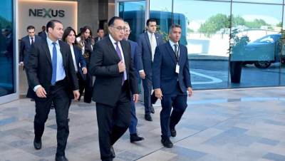 رئيس الوزراء يزور الشركات العالمية في مجال صناعة التعهيد بالقرية الذكية