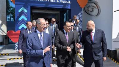 رئيس الوزراء يتفقد منظومة العمل بشركة "كونسنترنس + ويب هيلب" الأمريكية