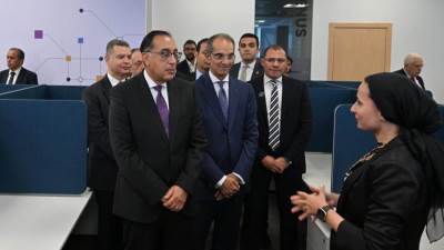 رئيس الوزراء يزور شركة سايتك الرائدة في تطوير الأجهزة والبرامج المدمجة لصناعة السيارات