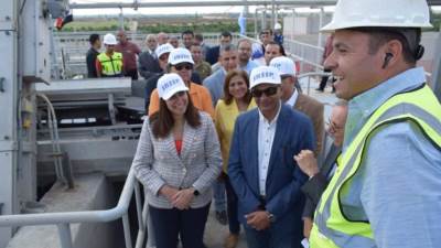 نائبا وزير الإسكان يتفقد المشروعات الجارية ببرنامج خدمات الصرف الصحي بالبحيرة