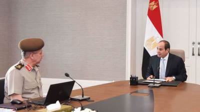 الرئيس السيسي يجتمع مع رئيس الهيئة الهندسية للقوات المسلحة