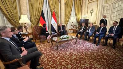 شكري يشدد على ضرورة الوقف الفوري للتصعيد لتجنيب المدنيين المزيد من المخاطر