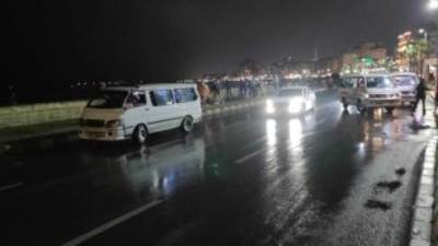 هطول أمطار علي الإسكندرية بالتزامن مع تمركز سيارات الصرف الصحي