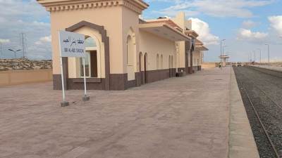 وزير النقل يتفقد مشروع إعادة تأهيل خط الفردان- بئر العبد بطول 100كم