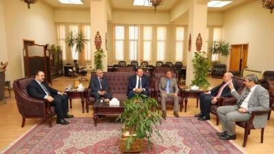 رئيس الرقابة الصحية يفتتح برنامج تدريب الكوادر الطبية على معايير الاعتماد بمستشفيات الجامعة