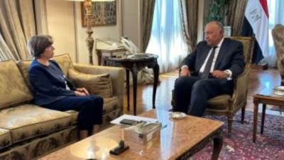 شكري يستقبل وزيرة خارجية فرنسا في مقر الوزارة.. ومؤتمر صحفى بعد قليل