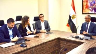 نائب وزير الإسكان يستقبل ممثلى البنك الأوروبى لإعادة الإعمار والتنمية