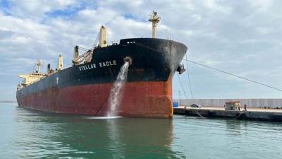 العريش يستقبل السفينة STELLAR EAGLE لتصدير 40 ألف طن ملح لكينيا