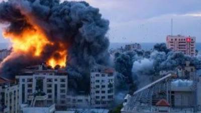 استهداف مدرسة في خان يونس تضم نازحين قطاع غزة