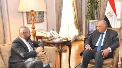 وزير الخارجية سامح شكري يلتقي وزير خارجية بريطانيا في القاهرة