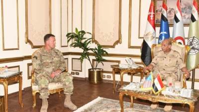 الفريق أول محمد زكى يلتقى قائد القيادة المركزية الأمريكية