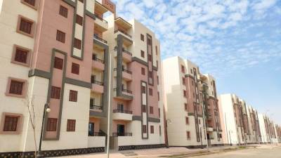 وزير الإسكان يُتابع مستجدات المشروعات الجاري تنفيذها  بمدينة "غرب قنا الجديدة"