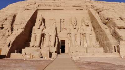 اليوم.. تعامد الشمس على وجه الملك رمسيس الثاني بمعبد أبو سمبل
