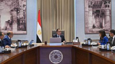 رئيس الوزراء يتابع مع وزير قطاع الأعمال عدداً من ملفات العمل