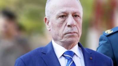 وزير الدفاع اللبناني يحذر من خطورة ترك الفلسطينيين أرضهم