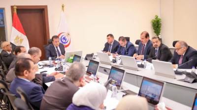 وزير الصحة يوجه بتكثيف الزيارات الميدانية لوكلاء الوزارة لتذليل المعوقات التي يواجهها المواطنون