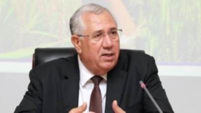 وزير الزراعة يعلن الإفراج عن 205 آلاف طن أعلاف بـ100 مليون دولار خلال أسبوع