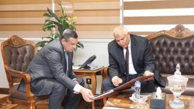 وزير التنمية يتابع مع محافظ الوادي الجديد الموقف التنفيذي للمشروعات الجارية بالمحافظة