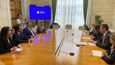 وزير السياحة يعقد اجتماعاً مع وزيرة السياحة بإيطاليا خلال زيارته الحالية للعاصمة الإيطالية روما