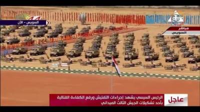 الرئيس السيسى يشاهد استعراضا لأسلحة ومعدات الجيش الثالث المشاركة بحرب أكتوبر