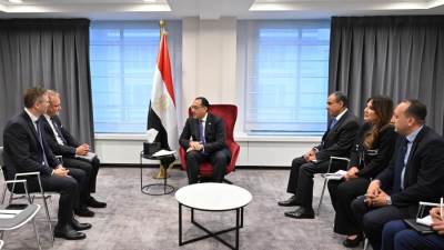 مدبولى: مهتمون بتوطين صناعة مكونات المحللات الكهربائية في مصر