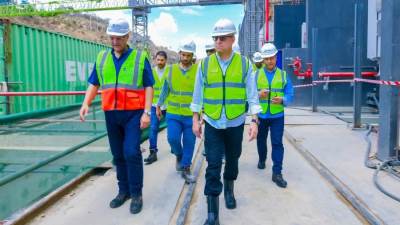 وزير الإسكان يتفقد سير العمل بمشروع سد ومحطة "جوليوس نيريرى" الكهرومائية