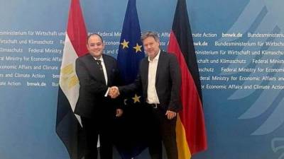 وزير التجارة والصناعة يلتقي نظيره الألماني لبحث العلاقات الاقتصادية المشتركة بين البلدين