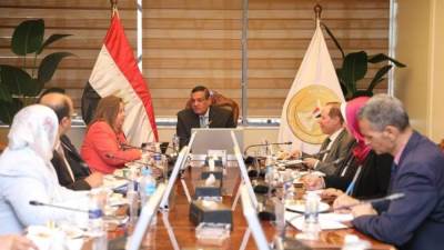 وزير التنمية المحلية يلتقي مع الرئيس التنفيذي لصندوق الإسكان الاجتماعي