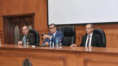 "وزير الدولة للإنتاج الحربي" يجتمع بالعاملين بشركة حلوان للصناعات الهندسية