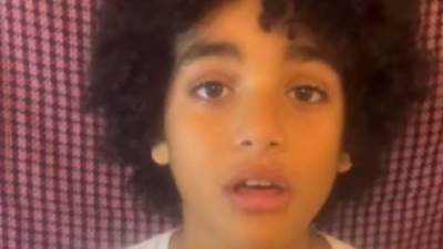 الطفل محمد العزازي داعمًا القضية الفلسطينية: فلسطين حرة وفداها كل حاجة