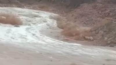 سقوط سيول بالكيلو 85 طريق "سفاجا - قنا" وتوقف الحركة المرورية فى الاتجاهين