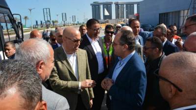 وزير الإسكان يتجول بمدينة العلمين الجديدة لمتابعة تقدم الأعمال بمختلف المشروعات الجارى تنفيذها