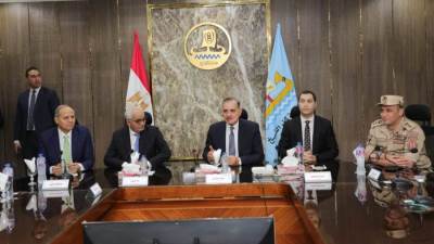 وزير التعليم ومحافظ كفر الشيخ يعقدان اجتماعا مع قيادات التعليم لمتابعة إجراءات انتظام العام الدراسى