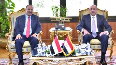 وزير الطيران المدنى يلتقى بوزير النقل اليمنى لبحث تعزيز العلاقات بين البلدين