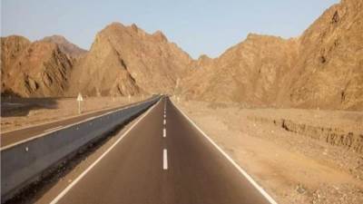 إعادة فتح طريق (شرم الشيخ – دهب) لحركه السير بعد إصلاح آثار السيول