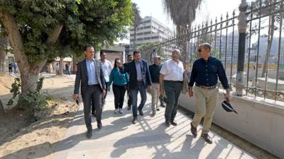 مستشار رئاسة الجمهورية ومساعد وزير الإسكان يتفقدان مشروع تطوير حديقة الأزبكية