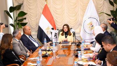 "الهجرة" و"الغرفة التجارية بالقاهرة" توقعان بروتوكول تعاون لتوفير فرص تدريب وتأهيل وتشغيل الشباب